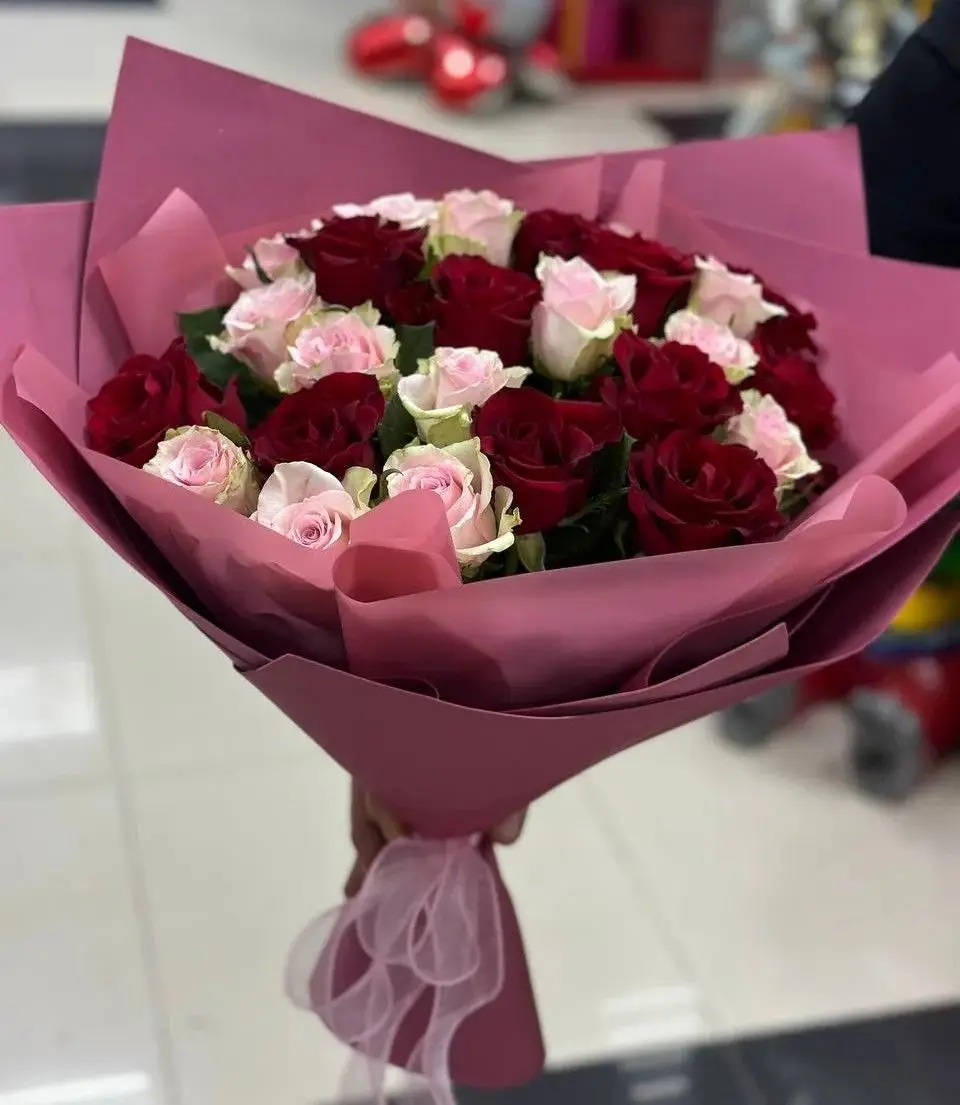 25 роз микс в упаковке