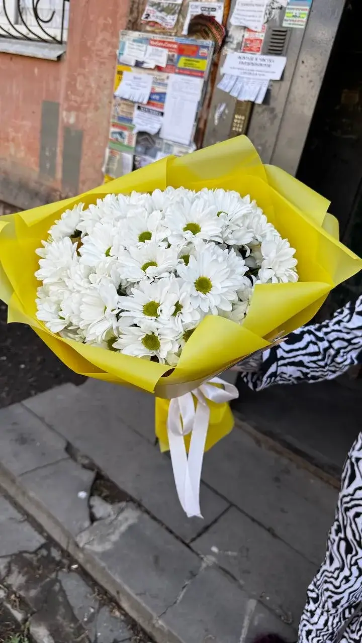 Букет из белых ромашек