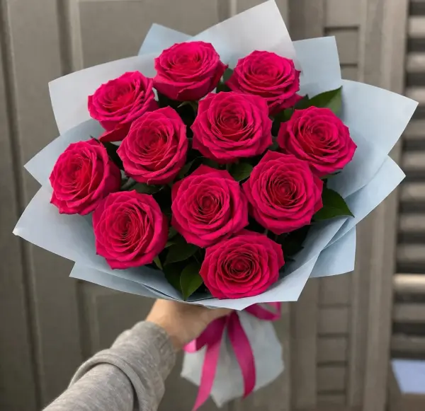 Букет из 11 малиновых роз