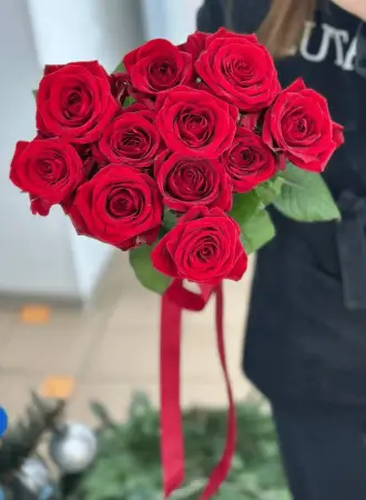 Букет из 11 красных роз под ленту